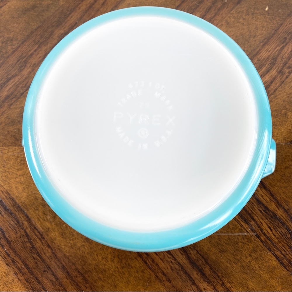 ❗️SOLD❗️ Pyrex Amish Butterprint Casserole Dish - Picture 7 of 8